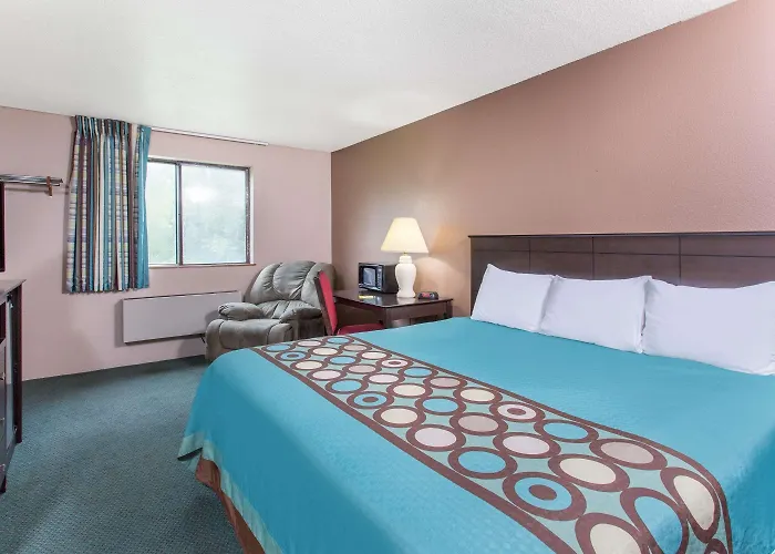 Super 8 By Wyndham Austin Mn