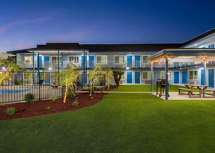 Super 8 By Wyndham Lindsay Olive Tree
