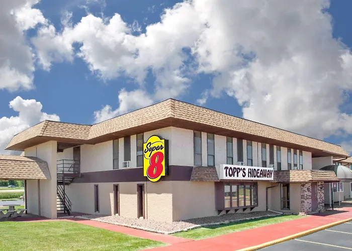 Super 8 By Wyndham Windsor/Madison North