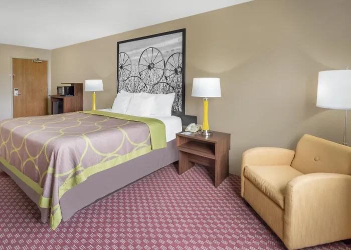 Super 8 By Wyndham Hebron Lowell Area