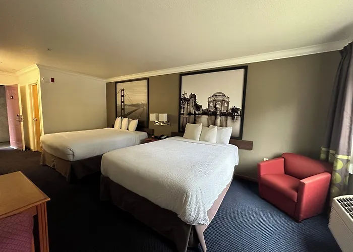 Creekside Inn & Suites