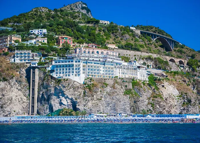 Lloyd'S Baia Hotel