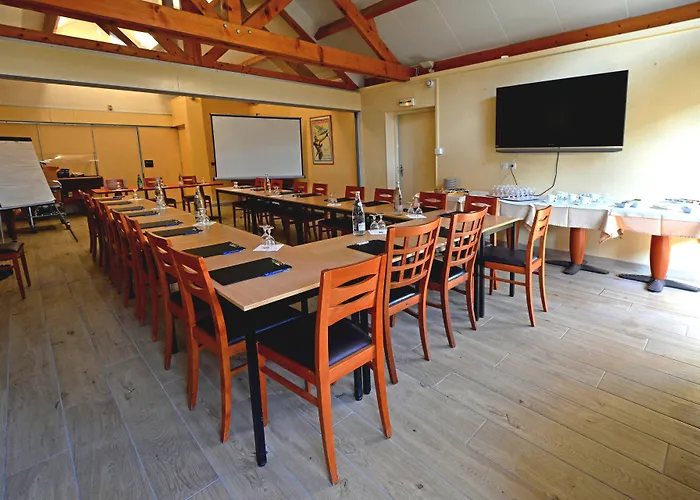 Logis - Hotel & Restaurant Des Lacs Paris Sud