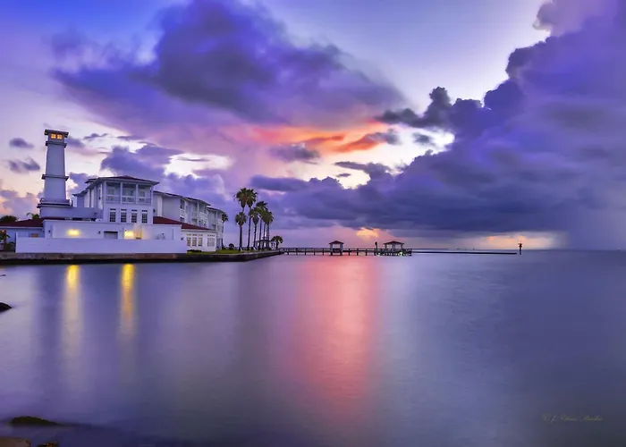 Lighthouse Inn At Aransas Bay