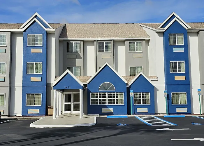 Microtel Inn & Suites By Wyndham Bushnell