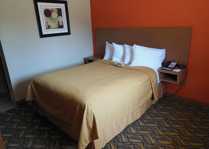 Days Inn & Suites By Wyndham Arlington Near Six Flags