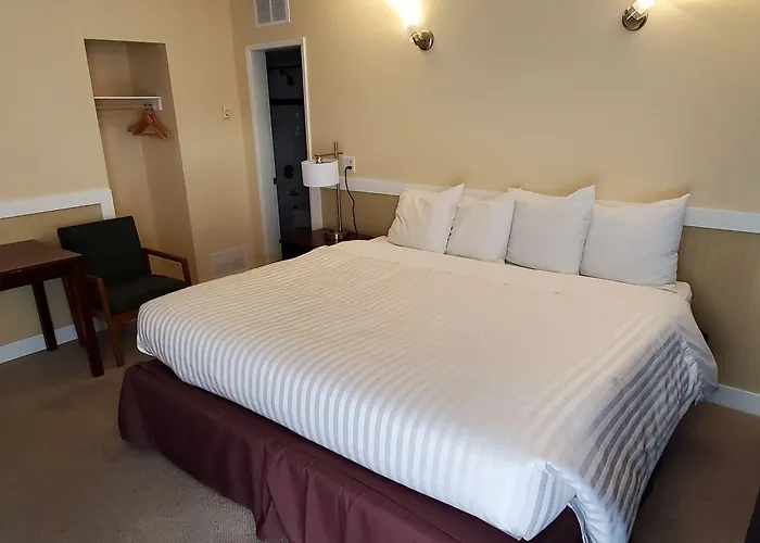 Comox Valley Inn & Suites
