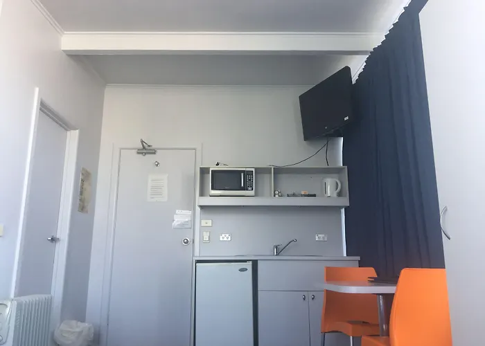 Waterfront Lodge Motel