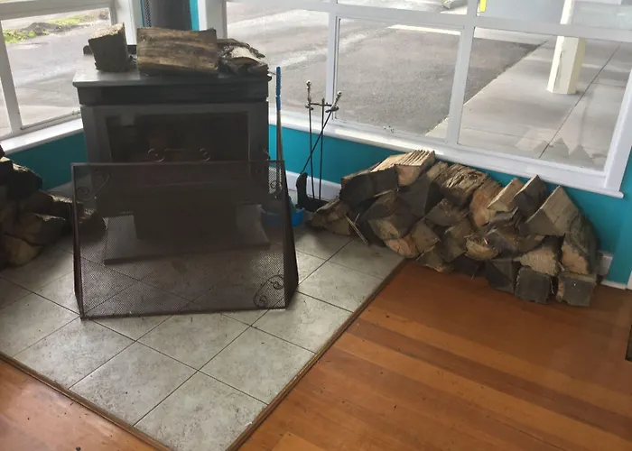 Waterfront Lodge Motel