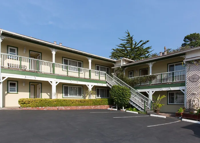 Carmel Inn & Suites