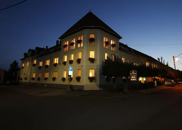 Hotel Korona Wellness, Rendezveny Es Borszalloda
