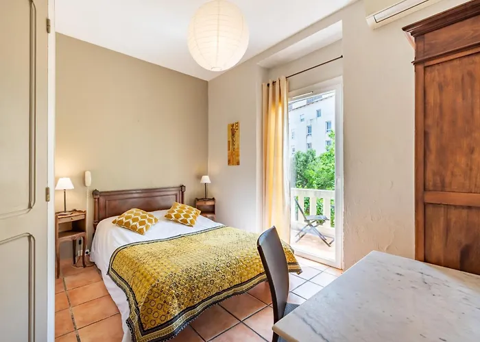 Au Saint Roch - Hotel Et Jardin