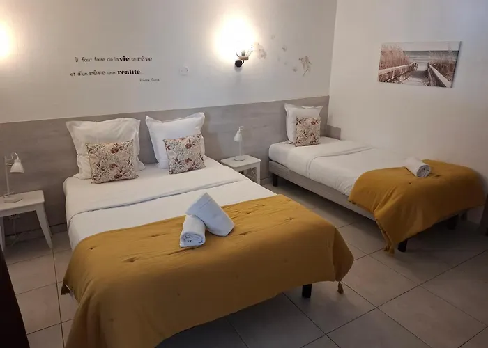 Hotel Le Medieval - Parking Inclus & Accueil Velo
