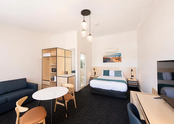 Glenelg Motel