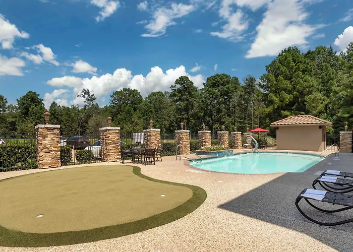 Best Western Plus Crown Colony Inn & Suites