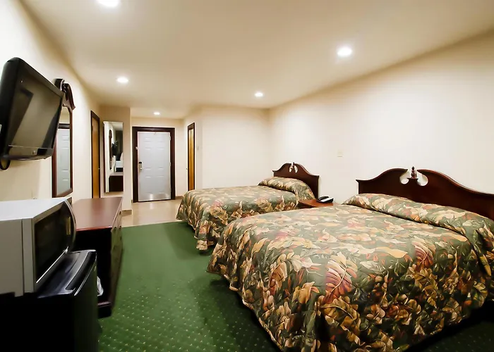 Oyo Pinewood Inn & Suites Silsbee
