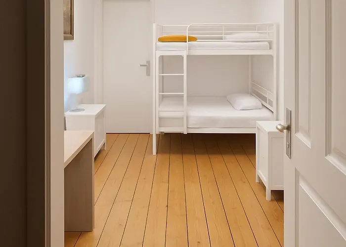 Bett Im Durchgangszimmer