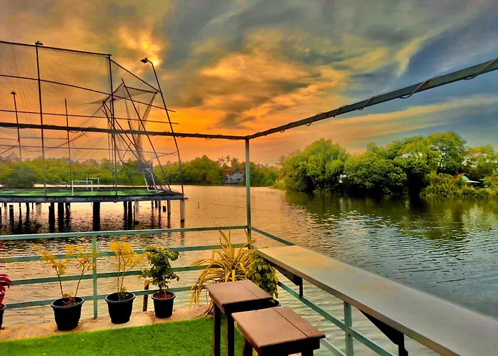 Louis Backpackers Hostel