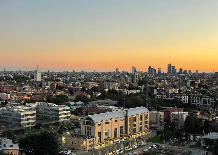 Skyline15-Elegant Panoramic Apartment-Metro M1- Only 20 Minutes From Milan Cathedral
