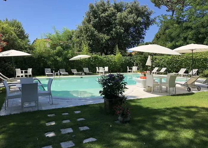 Jr Resort Logos Forte Dei Marmi