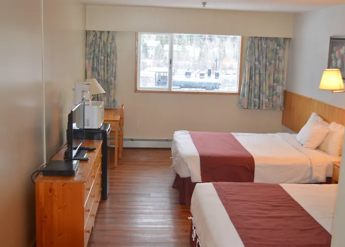 Canadas Best Value Inn- Riverview Hotel
