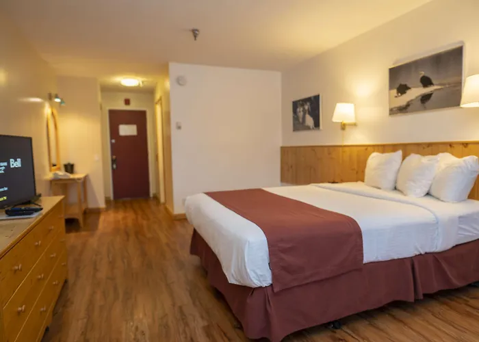 Canadas Best Value Inn- Riverview Hotel
