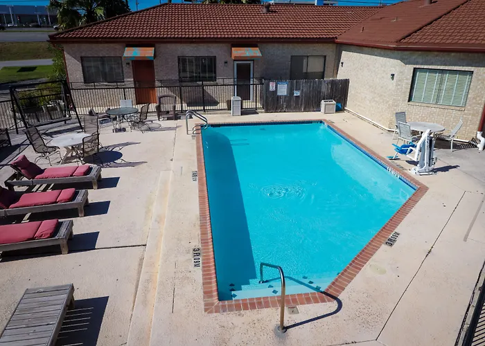 University Inn & Suites