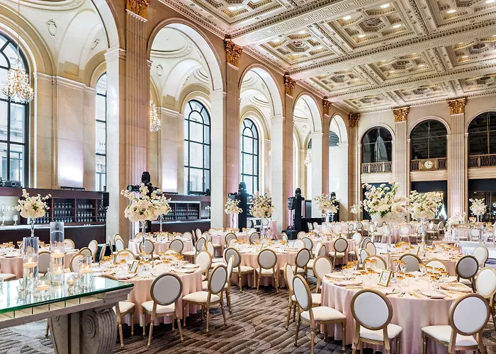 One King West Hotel&Residence