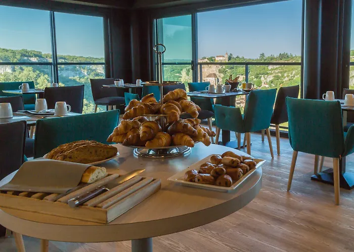 Logis Hotels - Le Belvedere - Hotel 2 Etoiles Et Restaurant