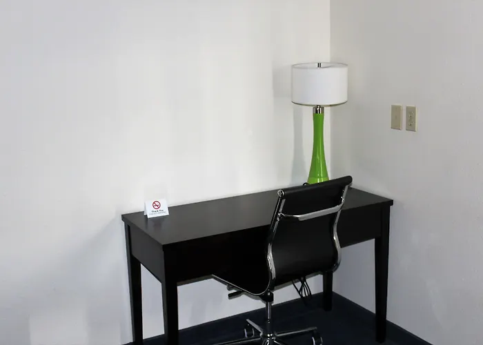 Emmetsburg Hotel & Suites