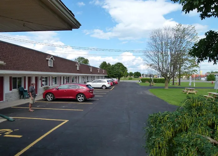 Country Squire Motel