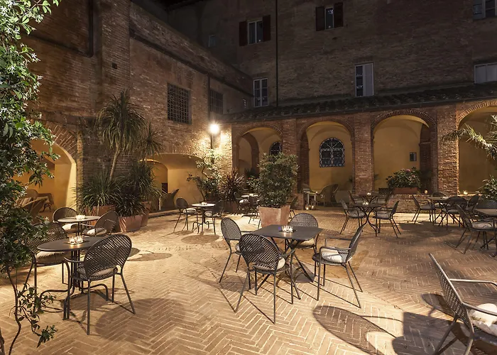 Il Chiostro Del Carmine