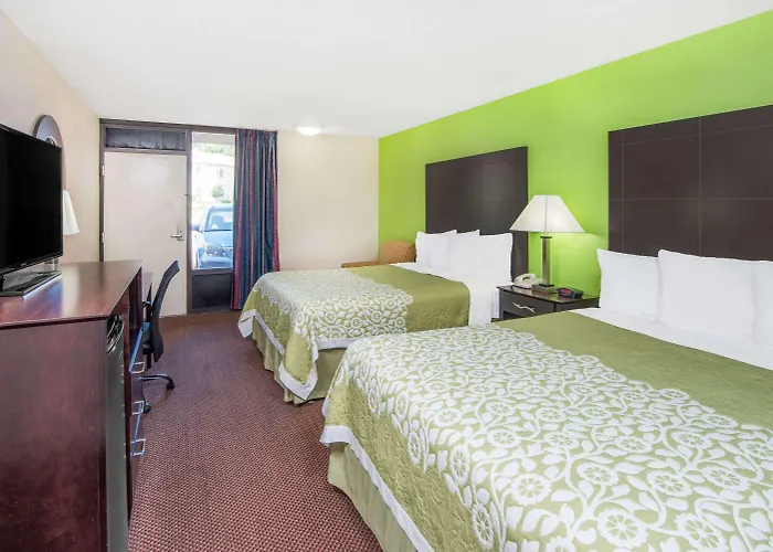 Days Inn By Wyndham Calvert City - Paducah East