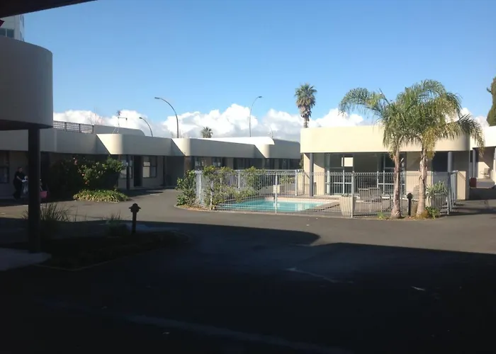 Durham Court Motor Inn