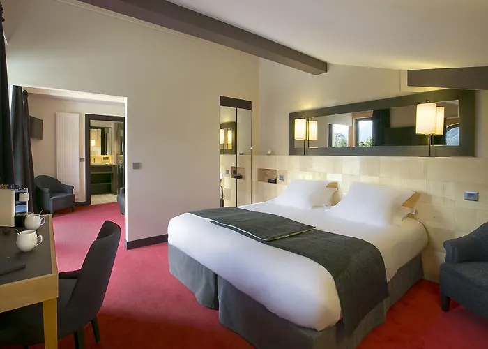 Lizzie Hotel