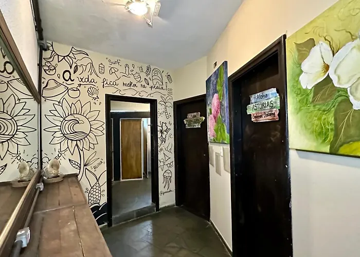 Curvao Surf House