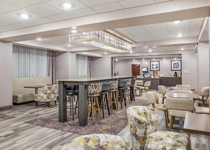 Ramada By Wyndham St Paul Ab