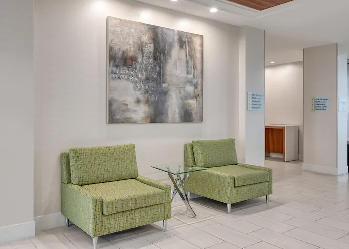 Holiday Inn Express Hotel & Suites Ottawa Airport By Ihg