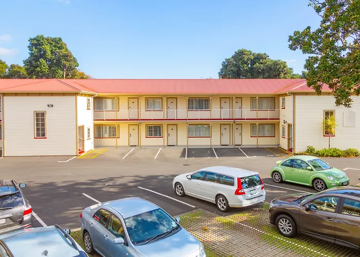 Bks Pioneer Motel