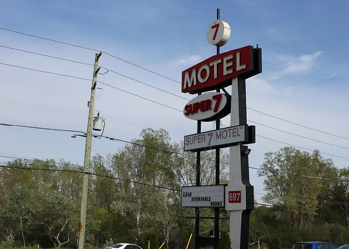 Super 7 Motel London