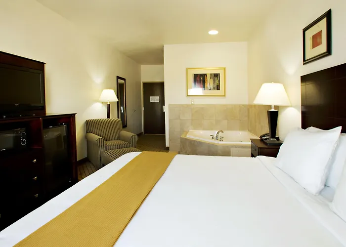 Holiday Inn Express & Suites Childress By Ihg