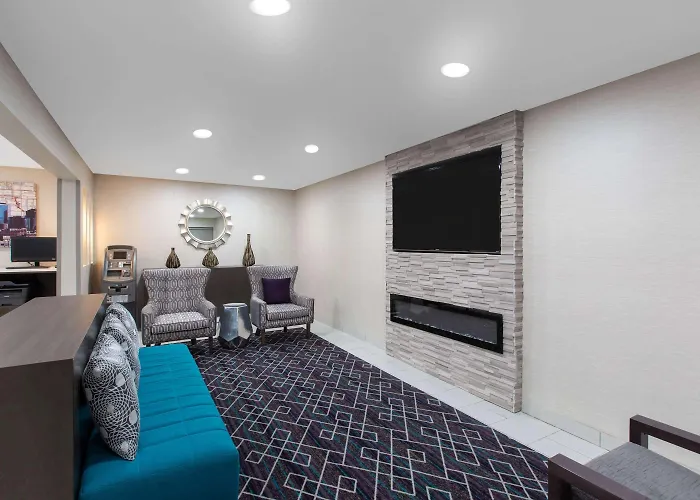 La Quinta By Wyndham Blue Springs