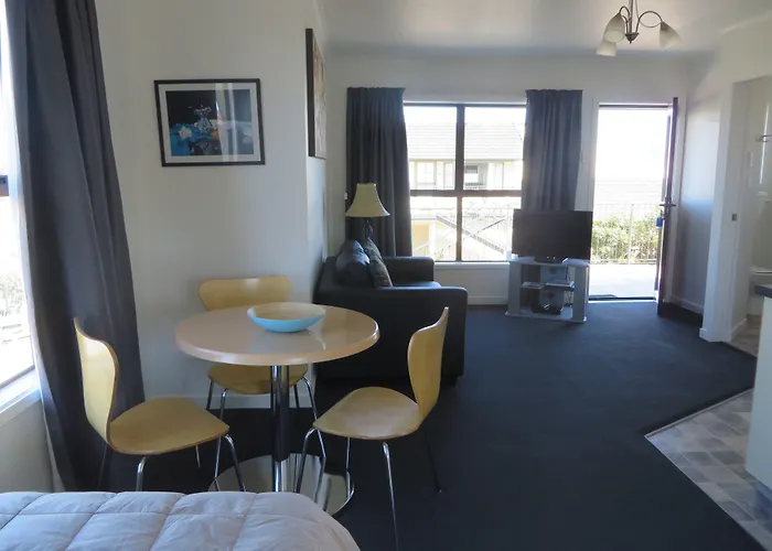 Colonial Motel