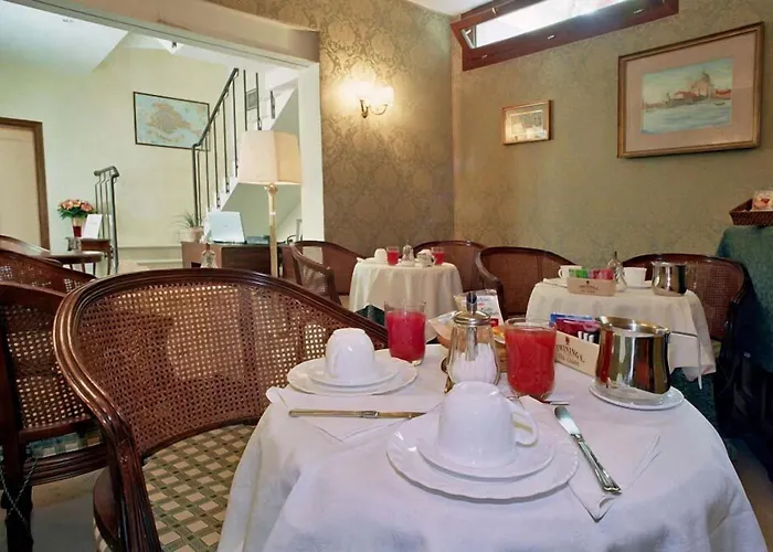 Acca Hotel