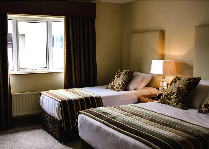 Four Seasons Hotel & Leisure Club