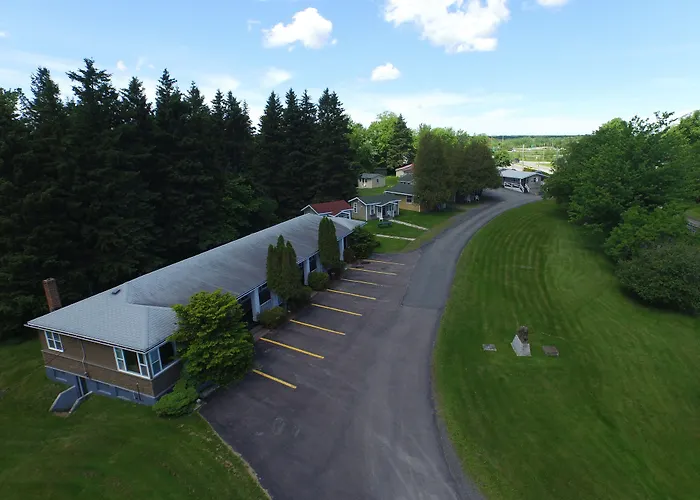 The Lionstone Inn Motel And Cottages