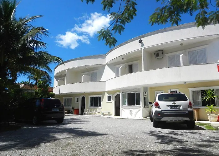 Hotel Pousada Iracemar, 60m da Praia da Enseada, Piscina Aquecida ao Ar Livre para Relaxar em Qualquer Estação, Café da Manhã, Estacionamento, Recepção 24h, Aproveite o Mar, Passeios e Atividades Náuticas a 100 metros