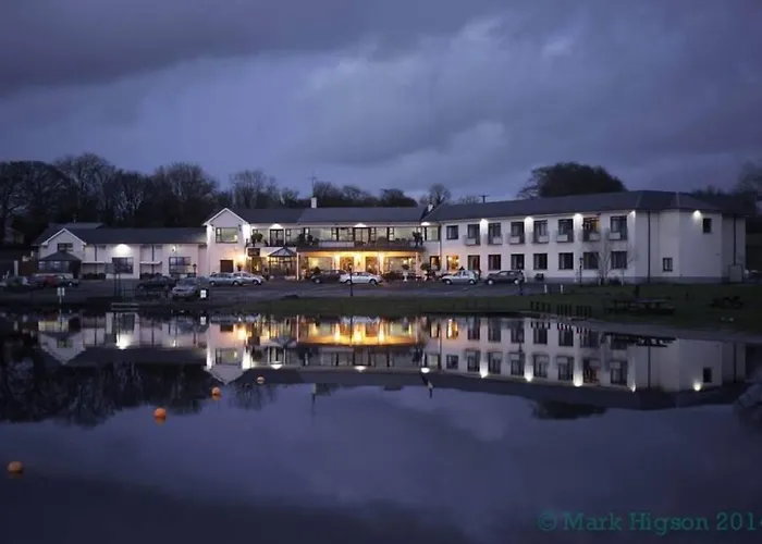 Lakeside Manor Hotel