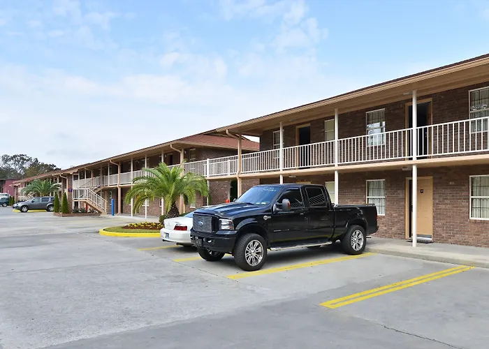 American Inn & Suites - Savannah / Garden City