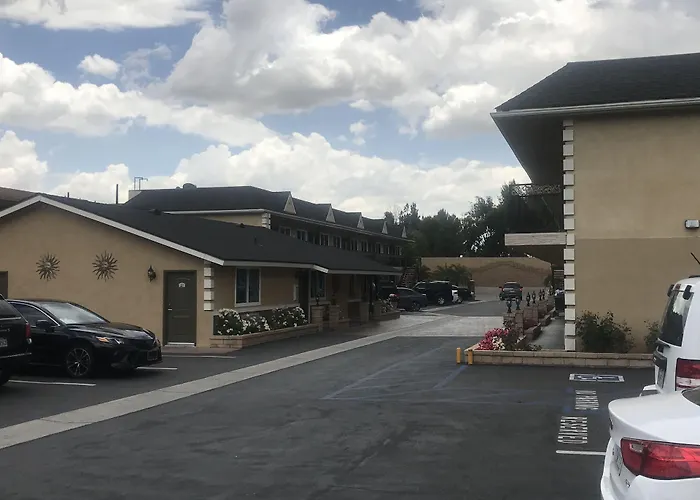Walnut Inn & Suites West Covina